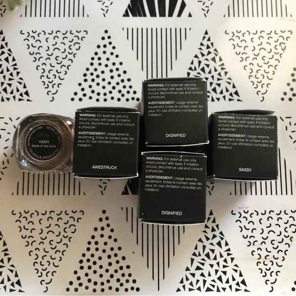 YOUnique Moonstruck Mineral Eyeshadow - Picture 3 of 3